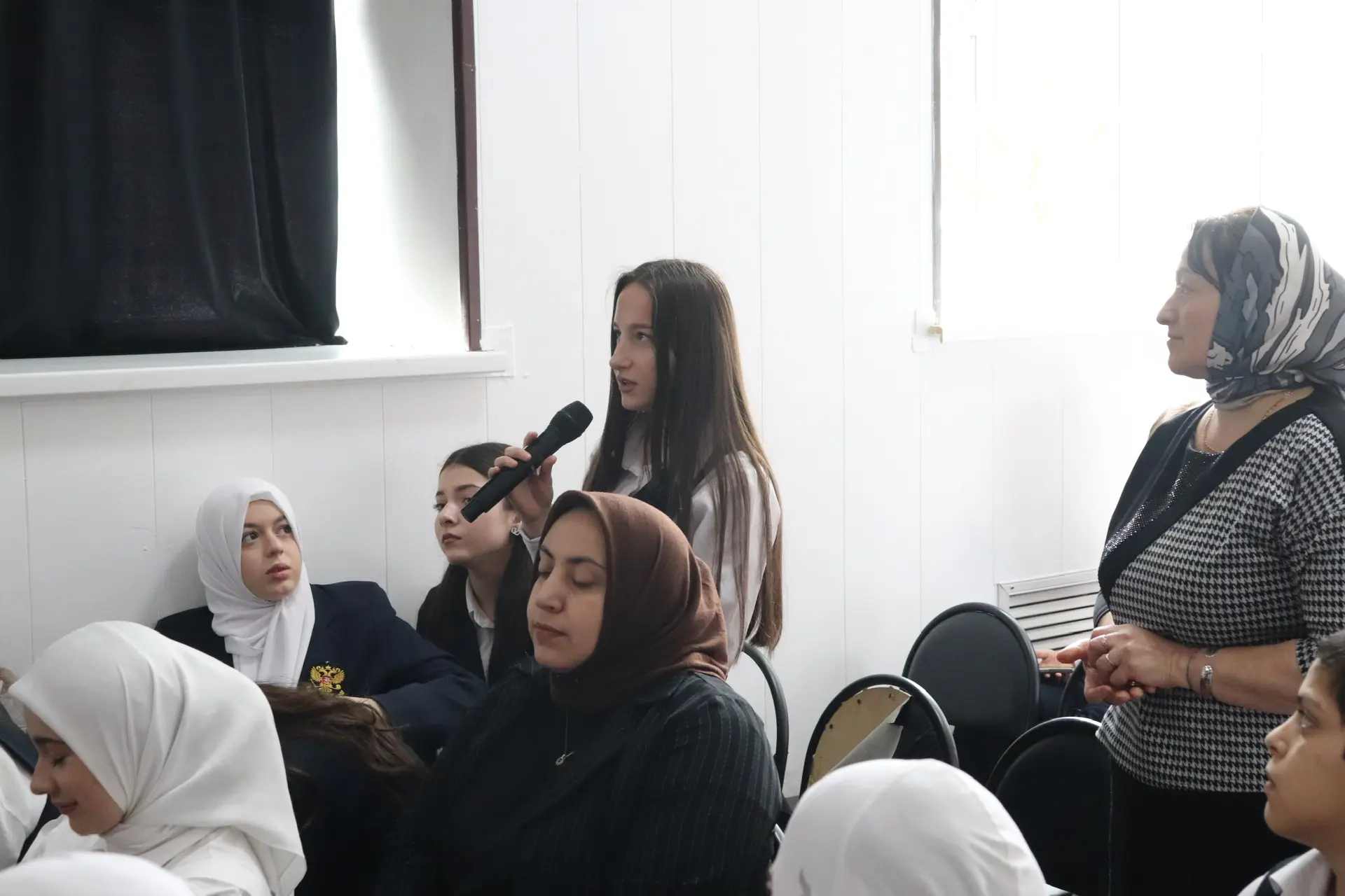 Разговор о гармонии, традициях и интернет-безопасности. Беседы со школьниками прошли в Кизилюртовском районе